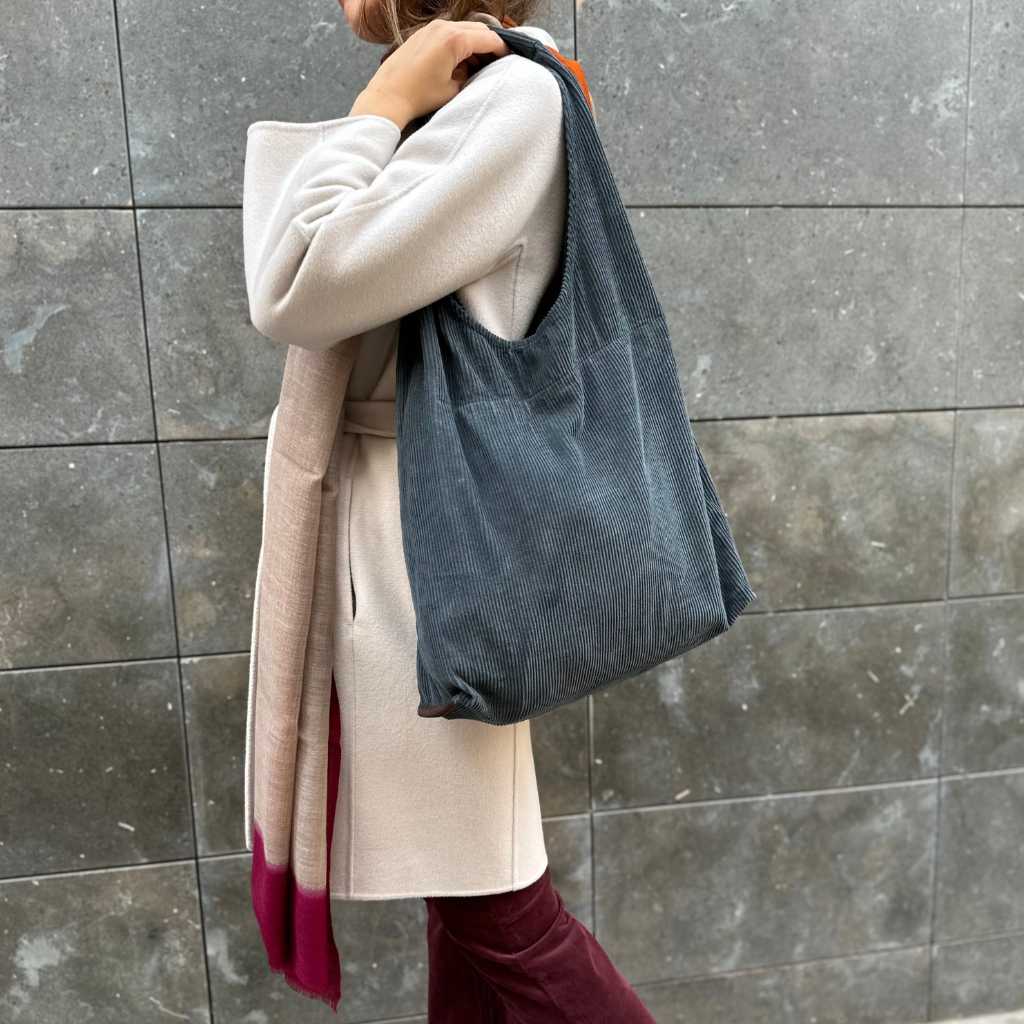 Bolso de pana grande en color antracita/azul petróleo