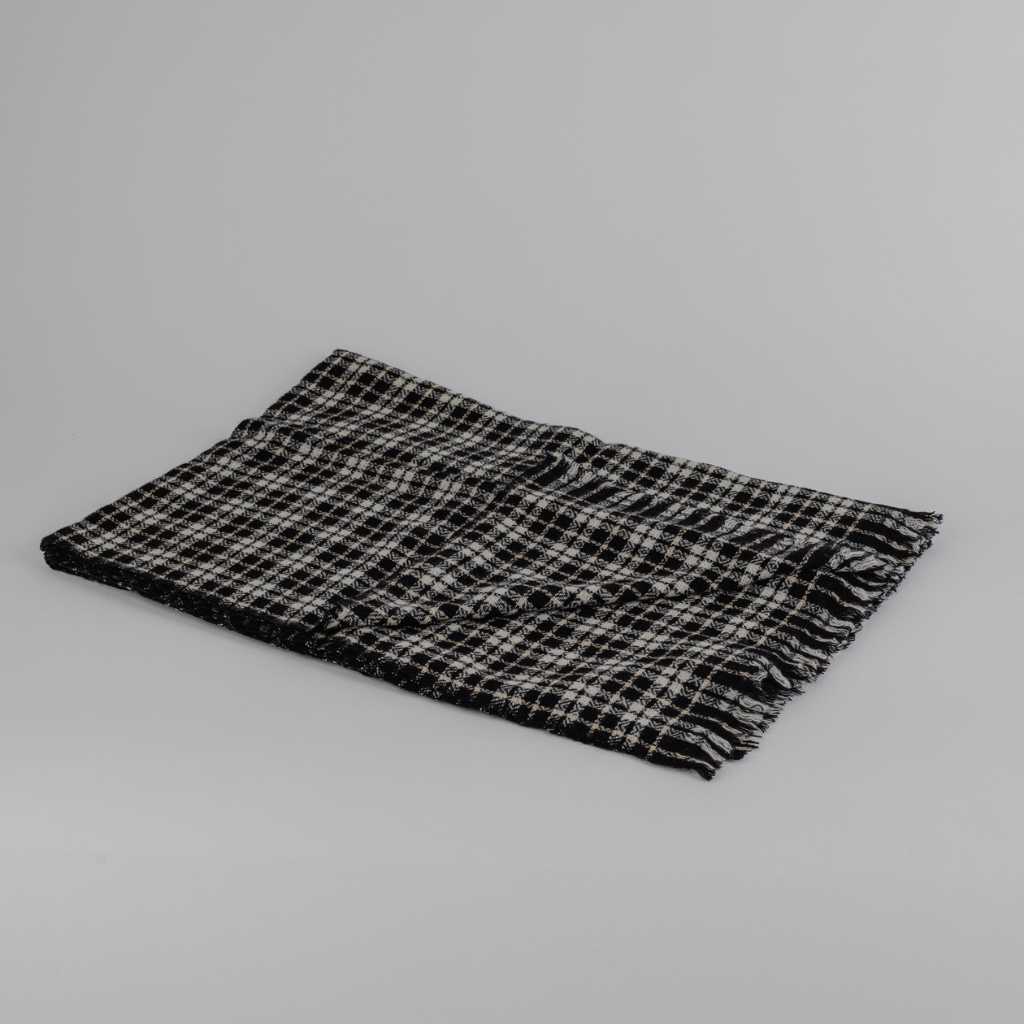 Bufanda 100% cashmere con fondo blanco y cuadros en negro