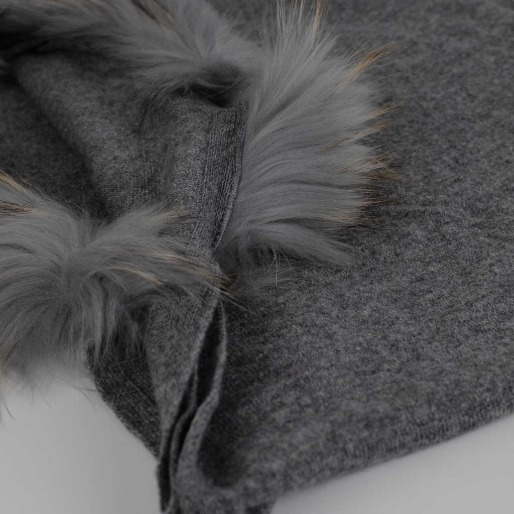 Chal estola con visón en color gris