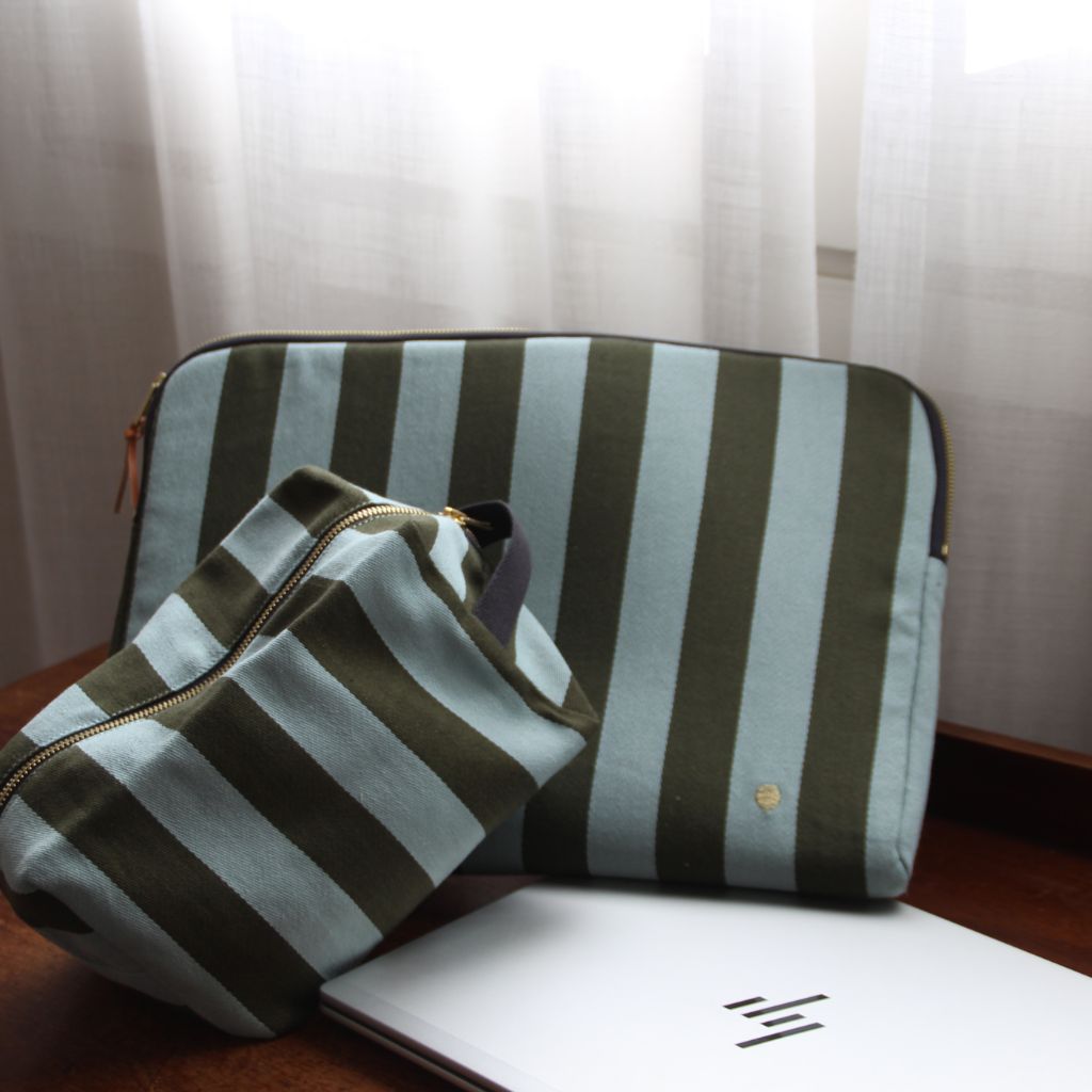 Pack Neceser y Funda Ordenador Rayas Verde