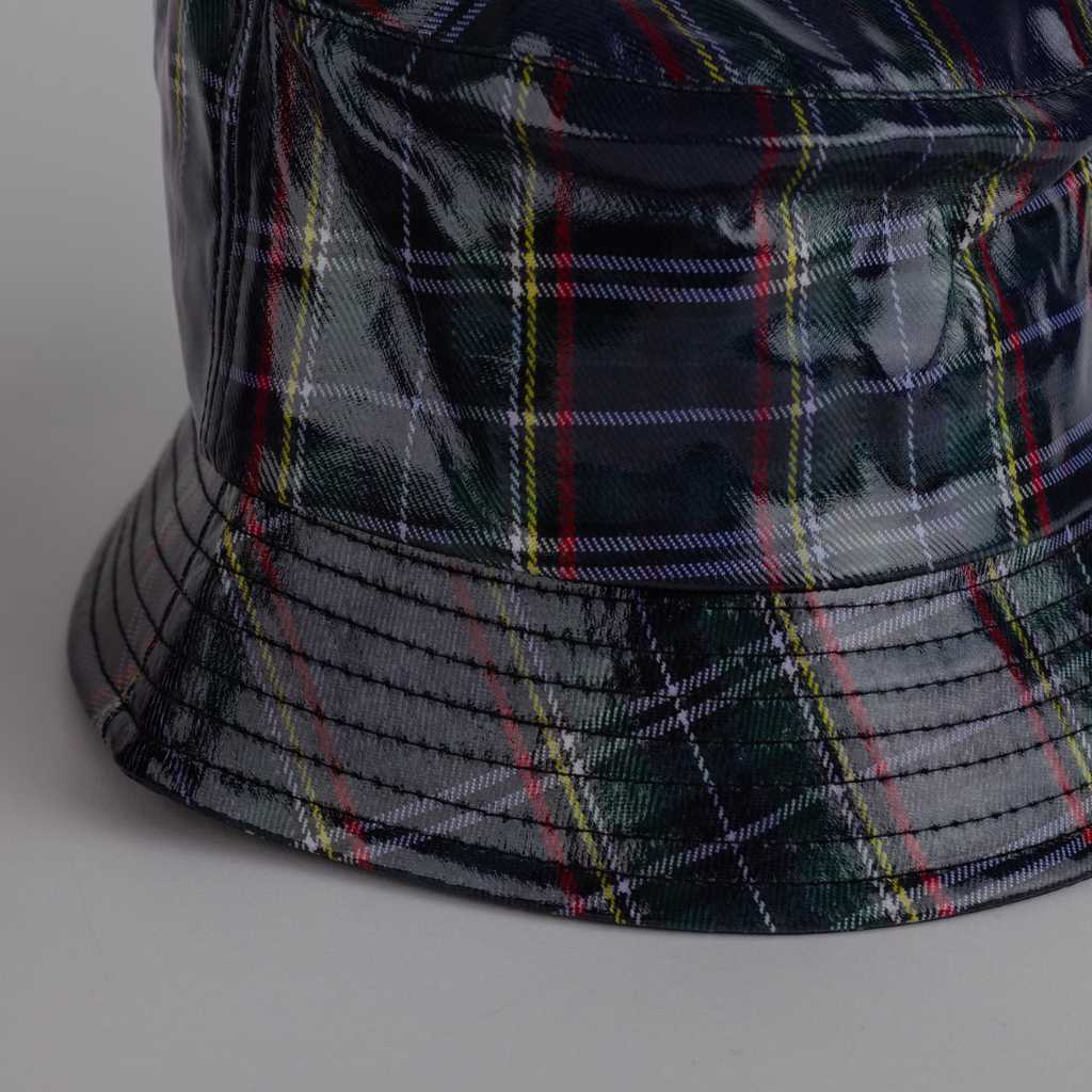 Gorro de lluvia impermeable con cuadros escoceses en color azul