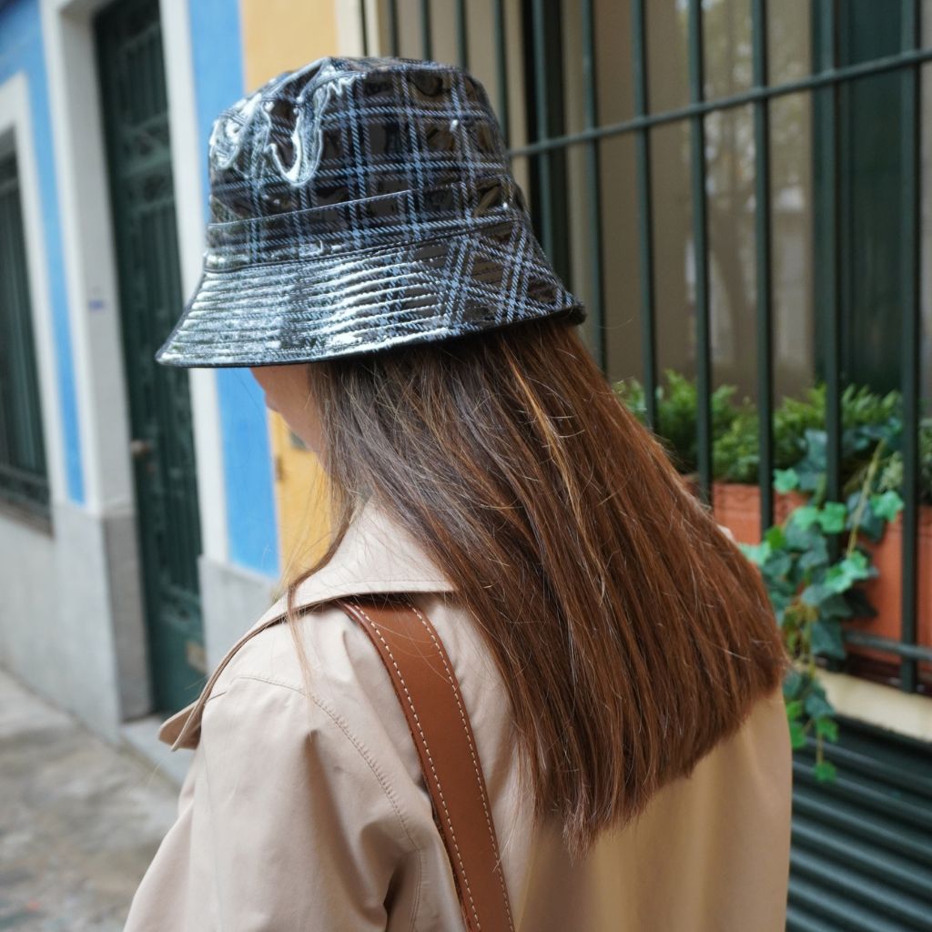 Gorro Lluvia Cuadros Escoceses Negro