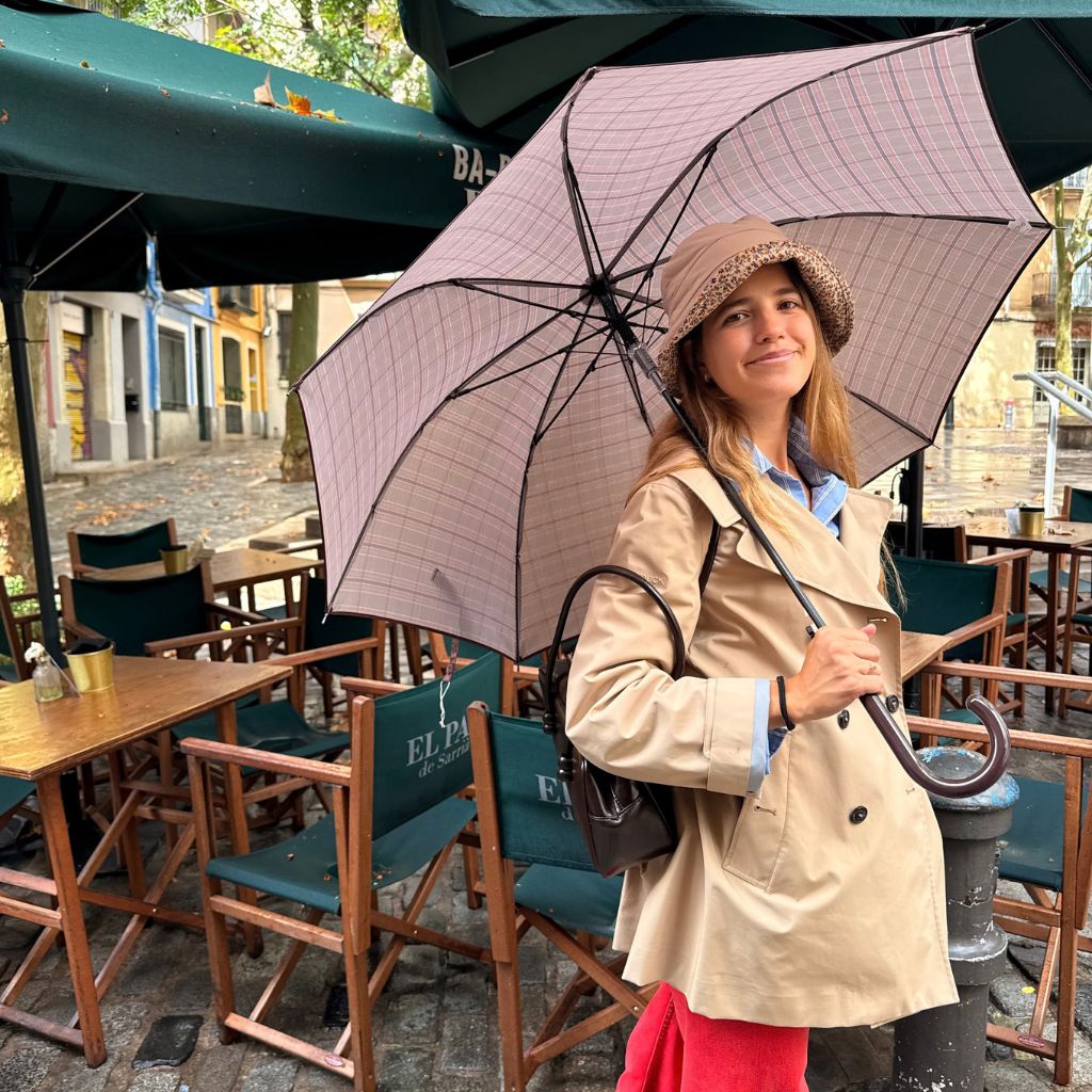 Gorro Lluvia Ribete Flores Beige