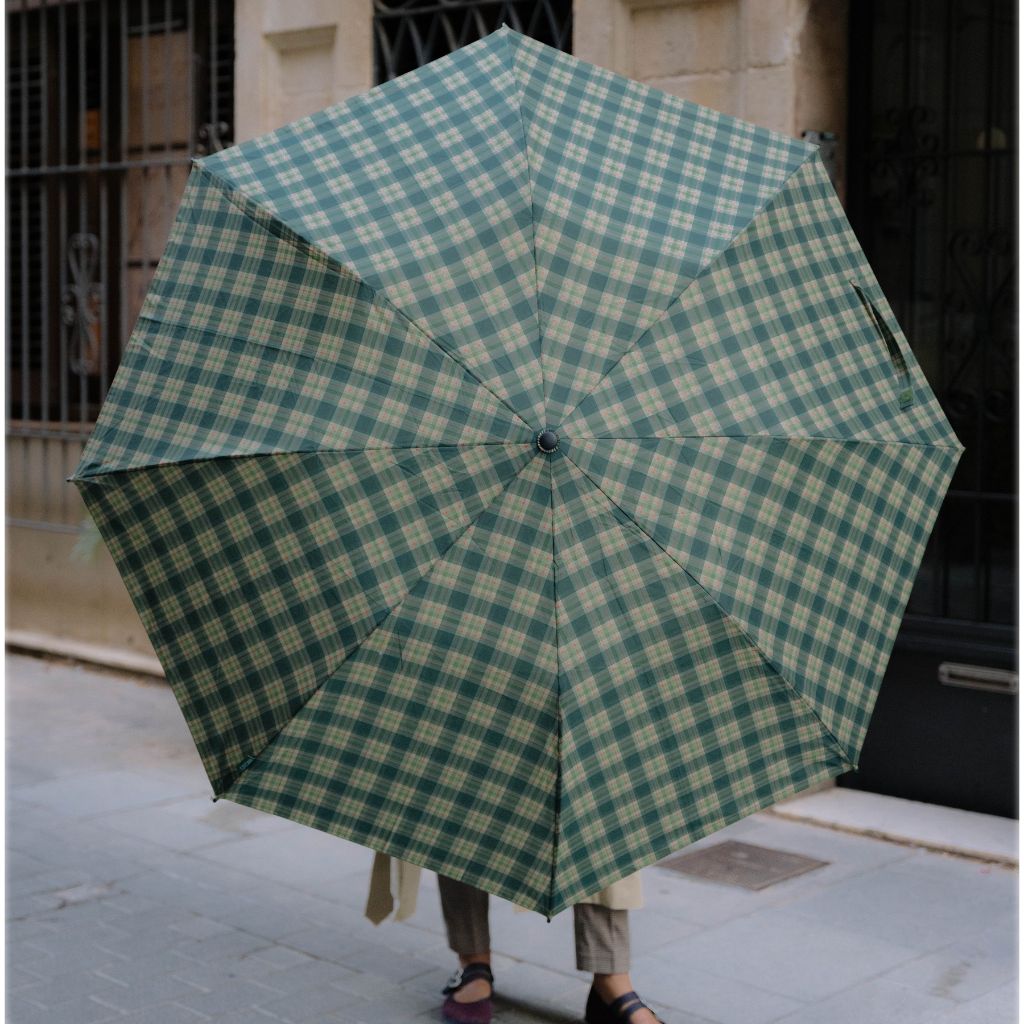 Pack Chubasquero Corto Beige y Paraguas Plegable XL Highlands