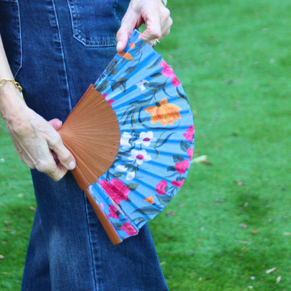 Rocío Fan Blue Floral Design