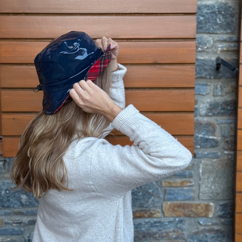 Gorro Lluvia Reversible Azul y Escocés