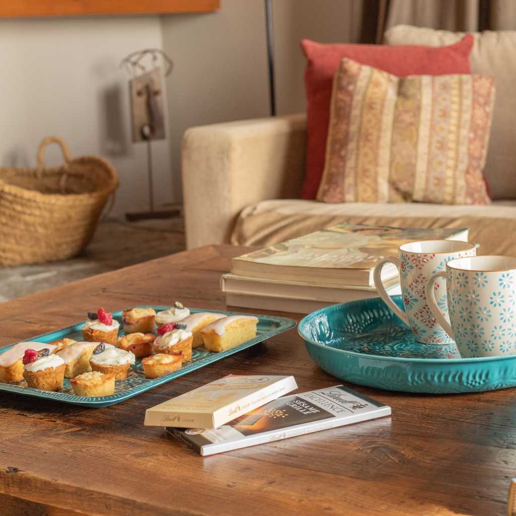 Manarola Round Blue Tray