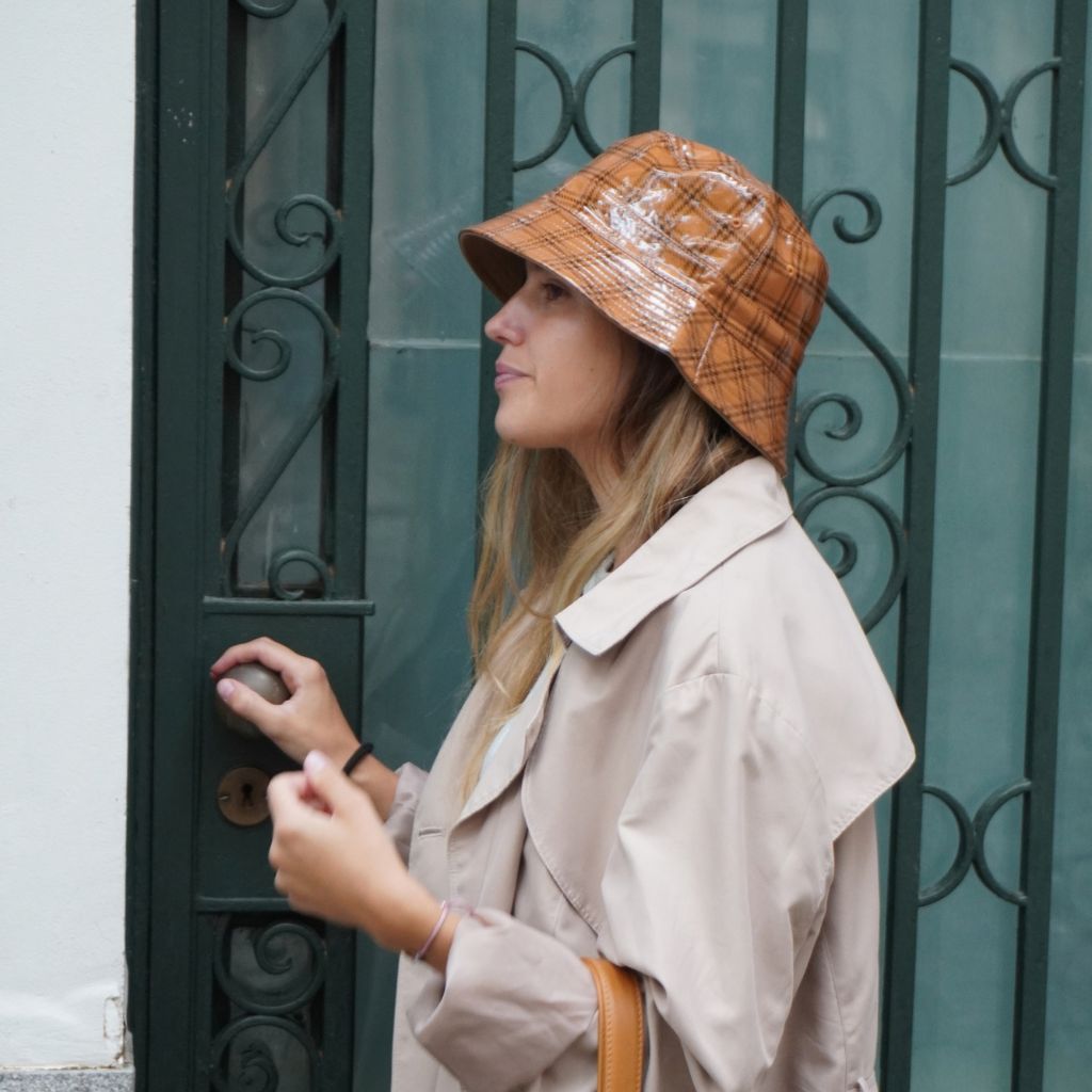 Gorro Lluvia Cuadros Escoceses Camel