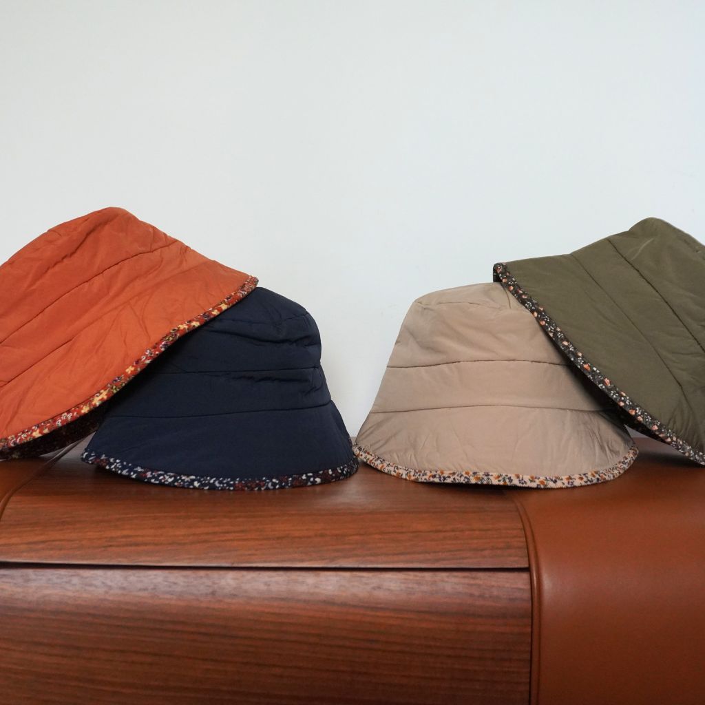 Gorro Lluvia Ribete Flores Beige