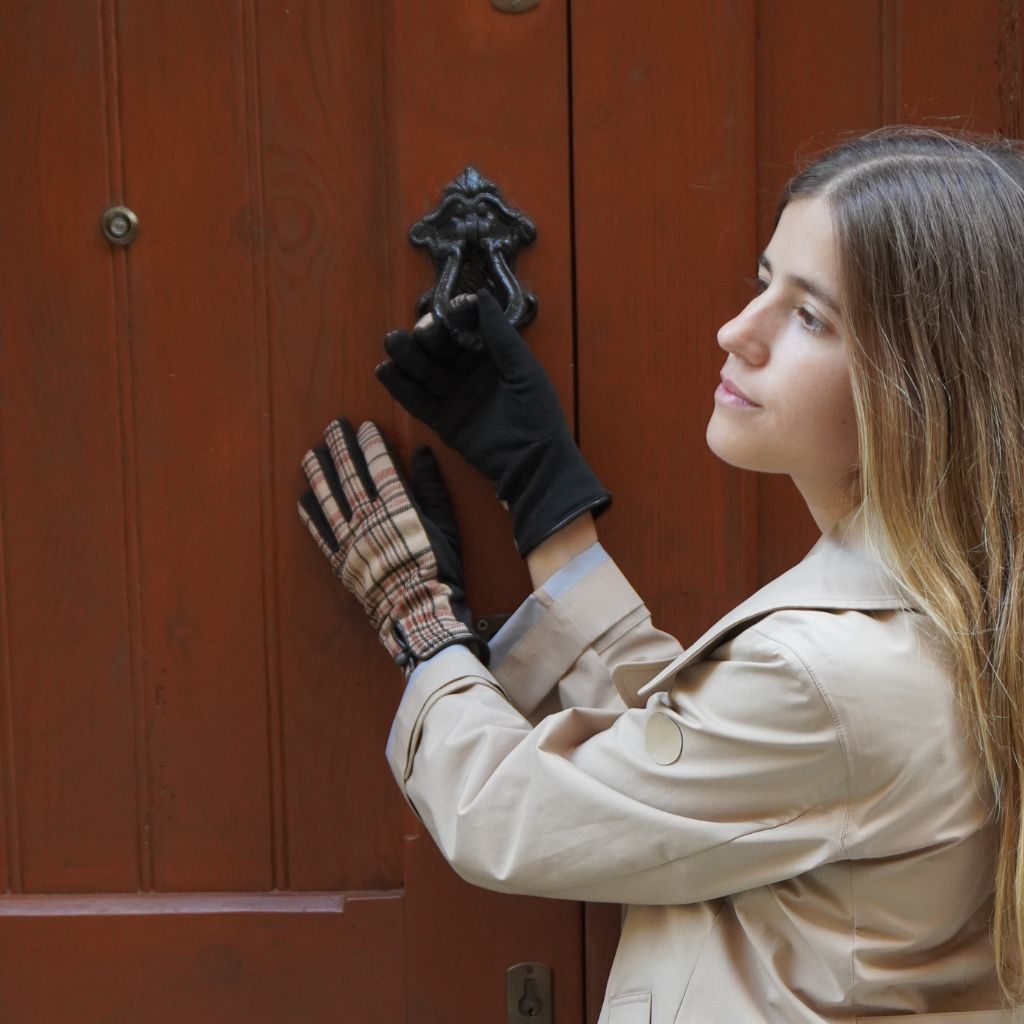 Guantes de Cuadros Beige y Negro