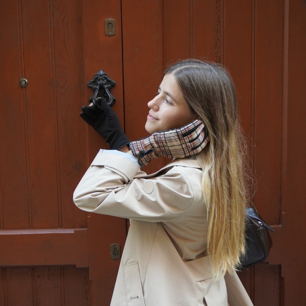 Guantes de Cuadros Beige y Negro