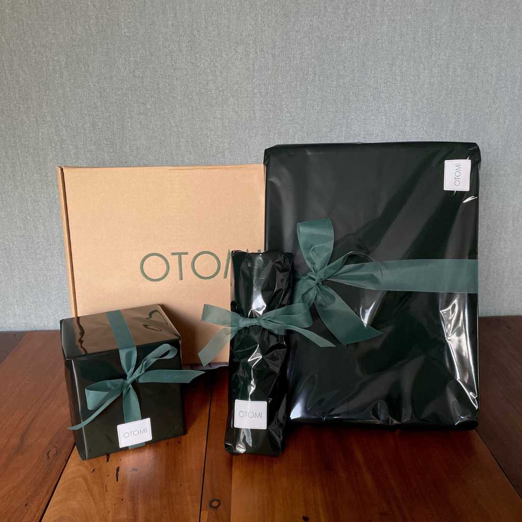 Pack refresco de policarbonato con envoltorio de regalo verde y caja de cartón OTOMI